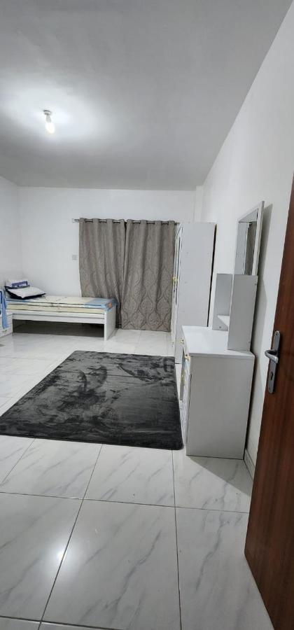 Sharing Motel Rooms Abou Dabi Extérieur photo