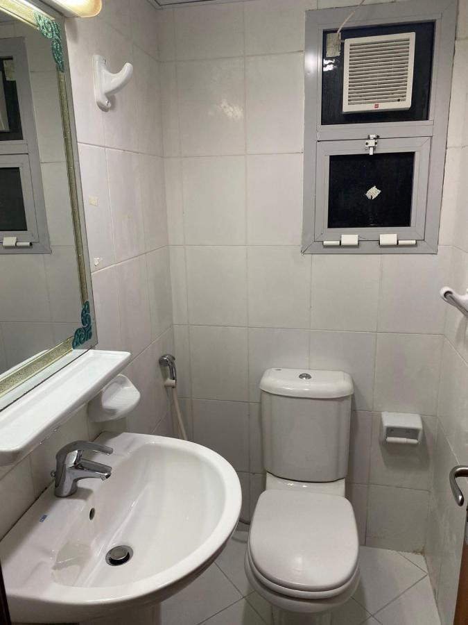 Sharing Motel Rooms Abou Dabi Extérieur photo